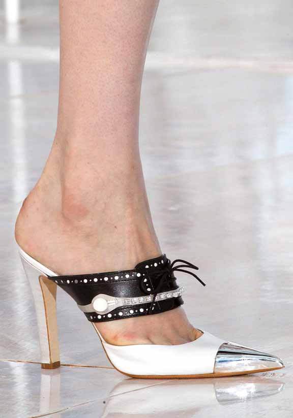 Pointed metal Tip courts Louis Vuitton 6 Pointed metal Tip courts Louis Vuitton 6