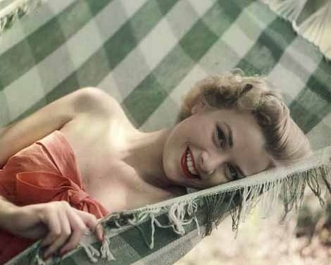 How to Do Grace Kelly’s Vintage Clichés
