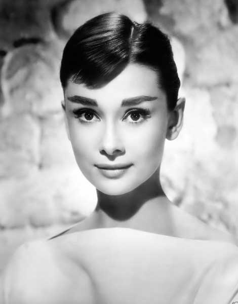 Audrey Hepburn - Chic, Style With An Elegant Fashion Flare (16) Audrey Hepburn - Chic, Style With An Elegant Fashion Flare (16)