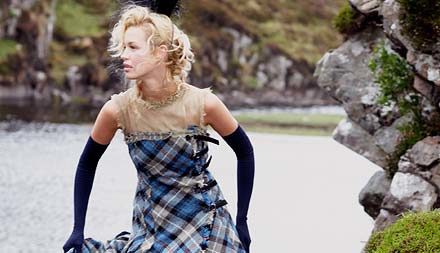 Sandra Murray – The Queens Wardrobe, Elizabeth Reigning In Style