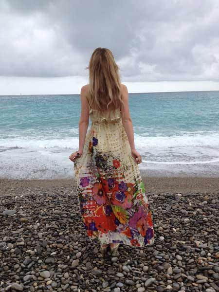 Street Fashion &ndash; Laura&rsquo;s Embracing The Floral Maxi Dress This 2012