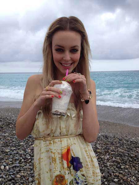 Street Fashion &ndash; Laura&rsquo;s Embracing The Floral Maxi Dress This 2012