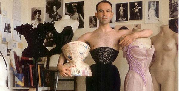 Celebrity Corset Maker Mr Pearl – The Man Who Designs & Wears Corsets