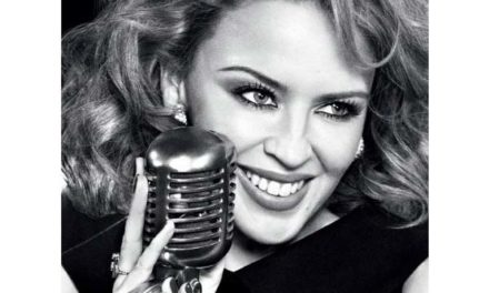 Kylie Minogue – Stage Fashion Hits