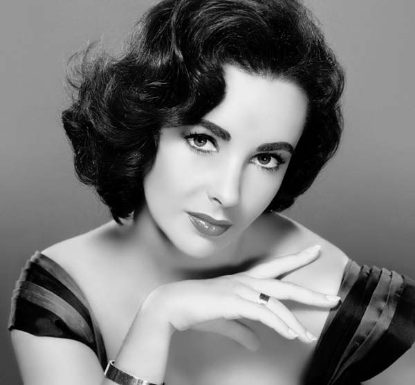 Elizabeth Taylor - Hollywood's Most Alluring Fashion Icon