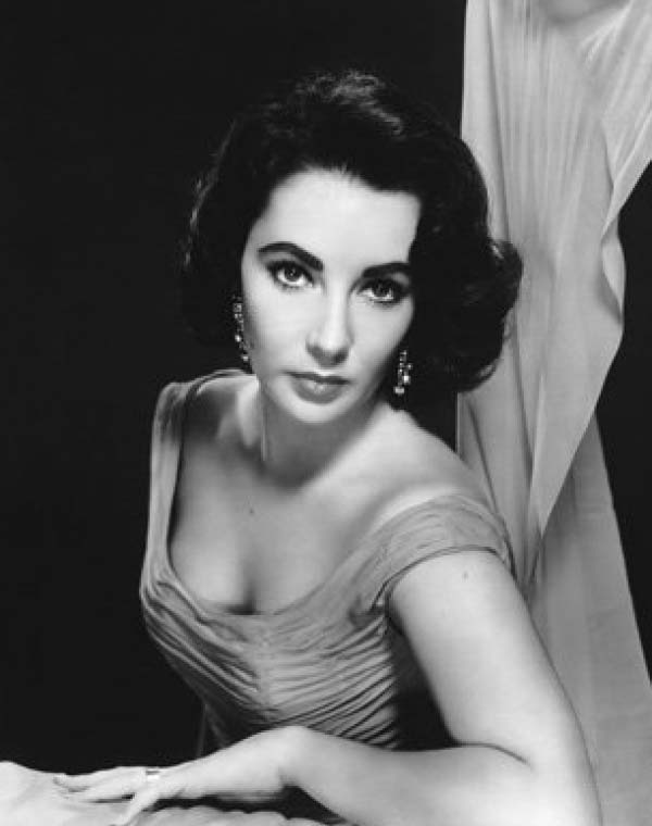 Elizabeth Taylor - Hollywood's Most Alluring Fashion Icon