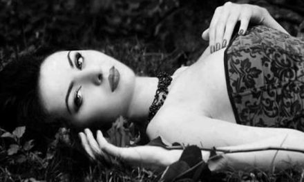 Glamour Goth -How To Style The Goddess Goth In You