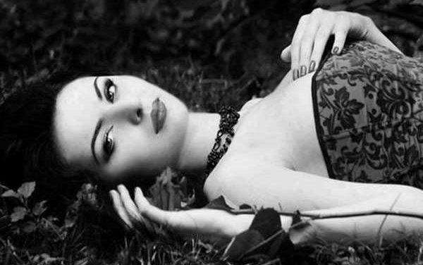 Glamour Goth -How To Style The Goddess Goth In You