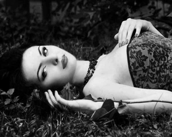 Glamour Goth -How To Style The Goddess Goth In You