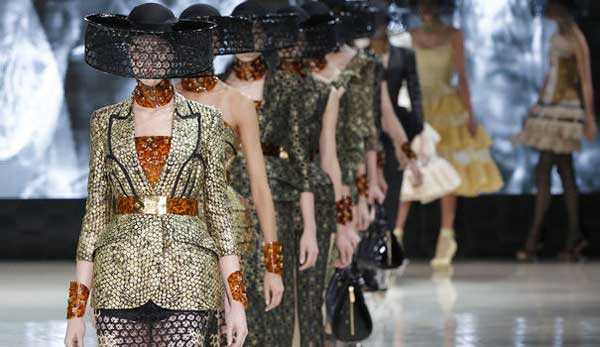 alexander-mcqueen-paris-2013-women