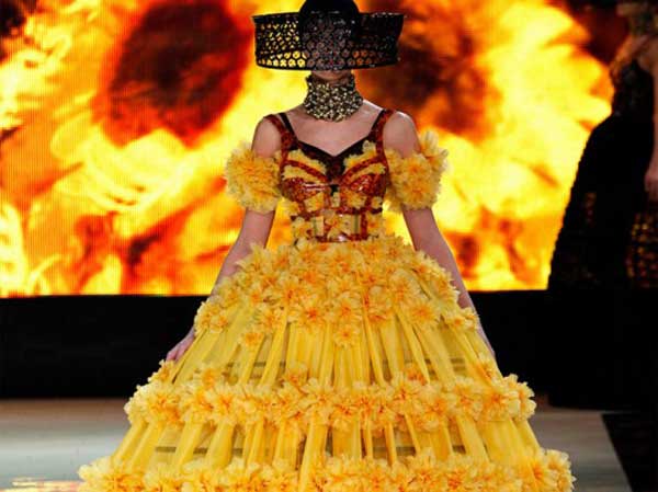 alexander-mcqueen-paris-2013-women