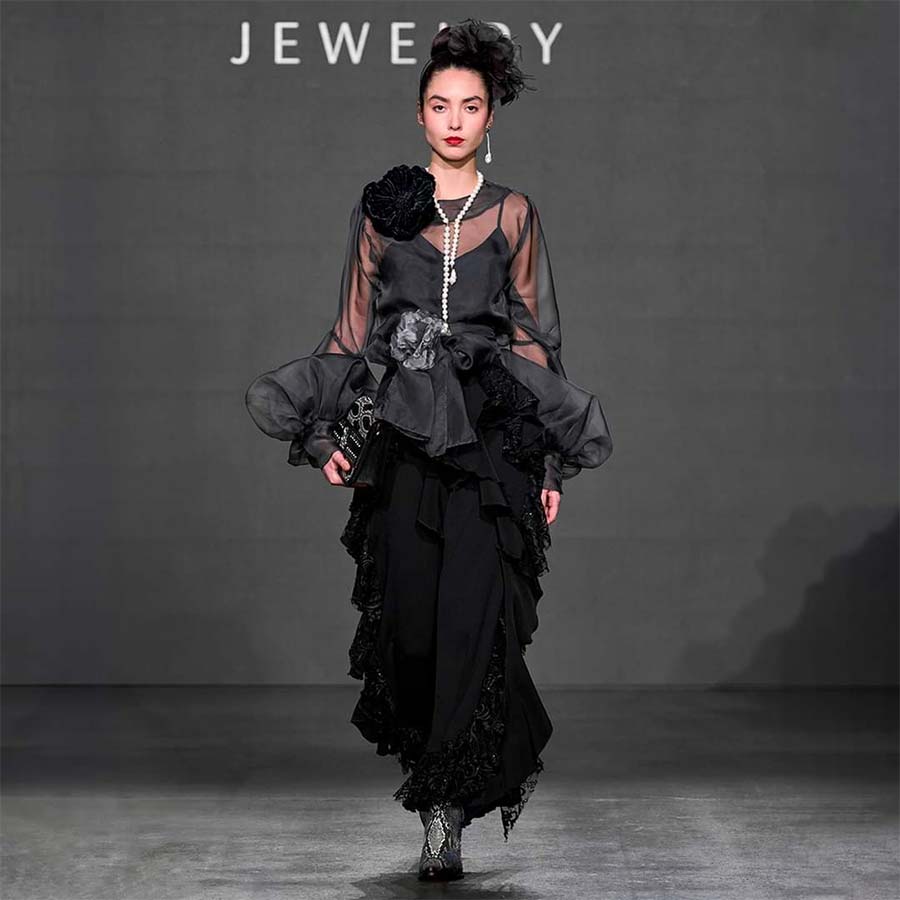 Cuadra-fresh-water-pearls-Cowboy-boots