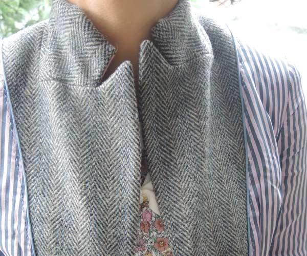 Jack Wills Tweed suit for women with a pink collar 