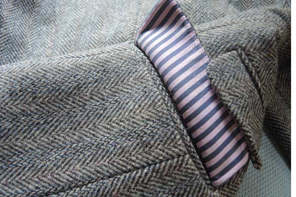 Jack Wills Tweed suit for women with a pink collar 