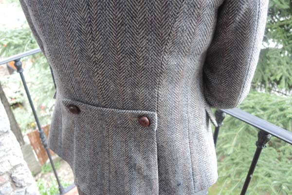 Jack Wills Tweed suit for women with a pink collar 