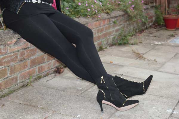 Venus Cow Leggings – The Perfect Black Leggings