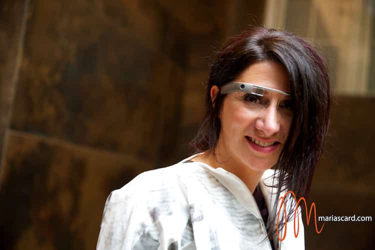 Gracie Opulanza trying on Goggle GLass Mayfair Hotel London (3)