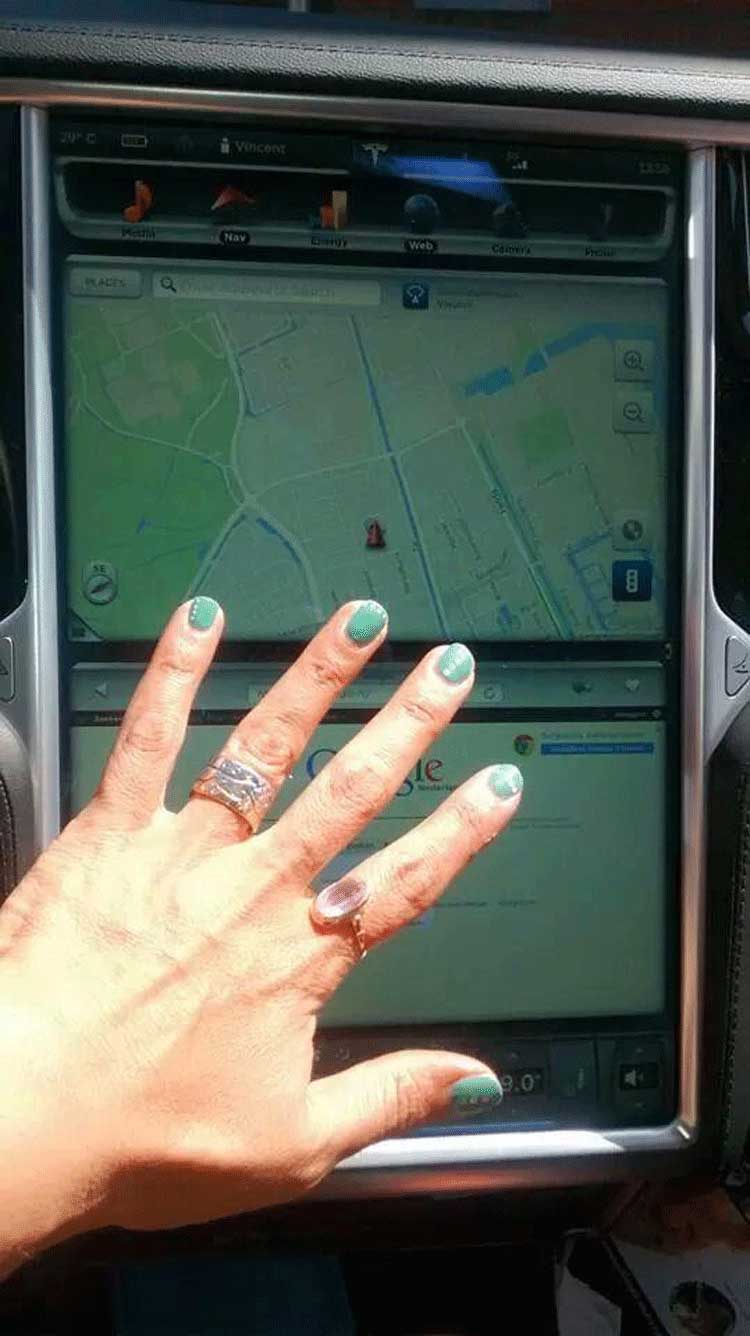 Tesla-Motor-Electric-Model-S-O.P.I.-Nail-polish