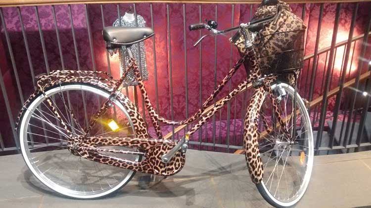 Sporty Couture – How To Ride Your Bike In Style