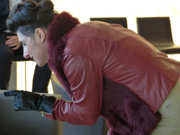 Gracie Opulanza peacock eyelashes fashion (2)