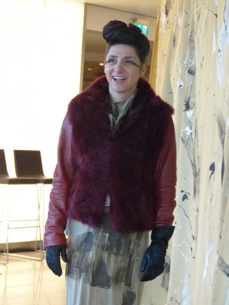 Gracie Opulanza peacock eyelashes fashion (2)