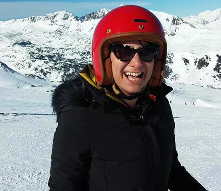 Gracie-Opulanza---HEDON-Helmet-Red