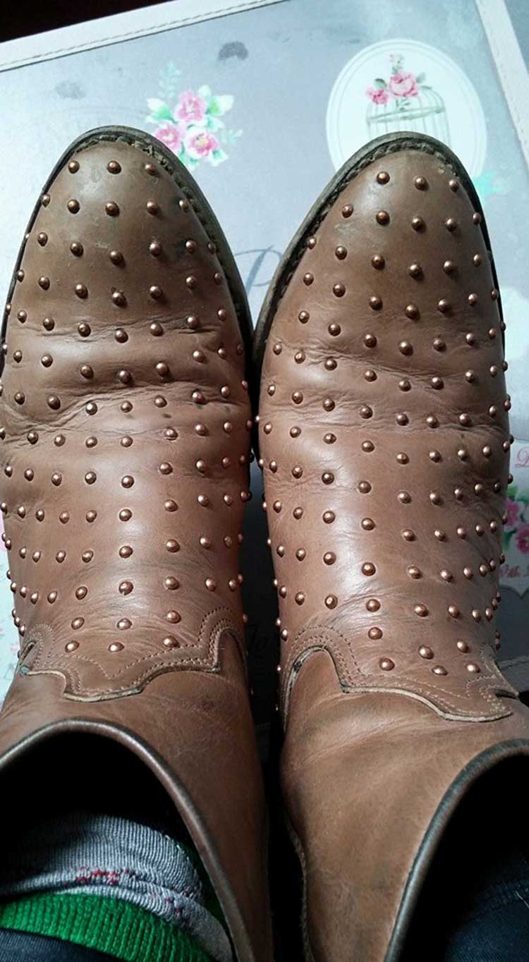 ash-shoes--white-leather-cowboy-boots-gracie-opulanza.jpg-metal-buckle.jpg-studs