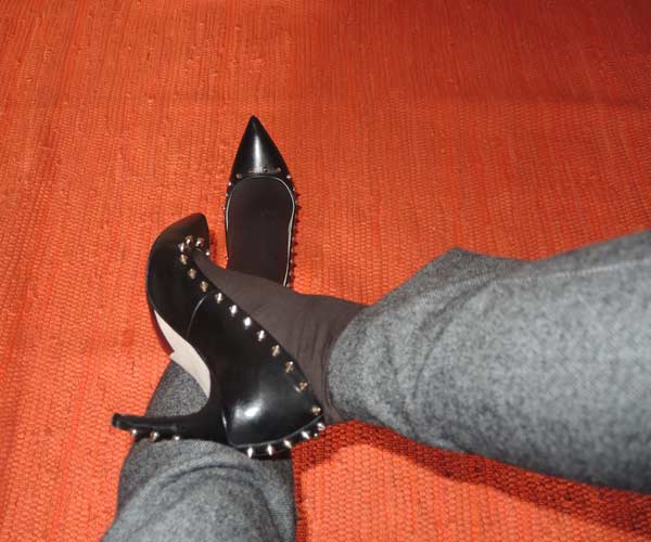 Uterque-Studded-black-high-heels
