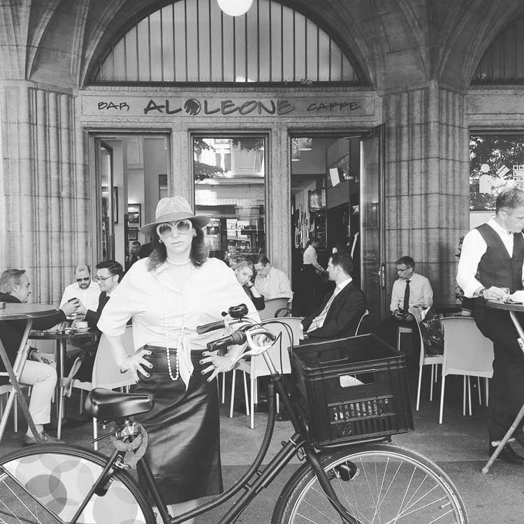 How To Be Pioneers Of Luxury Lifestyle & Fashion Blogging