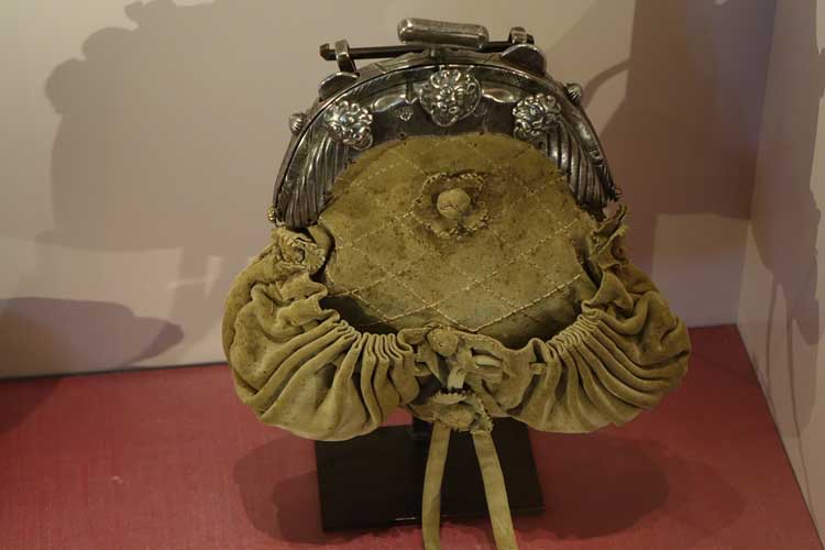 Museum of Bags and Purses in Amsterdam Gracie Opulanza (8)