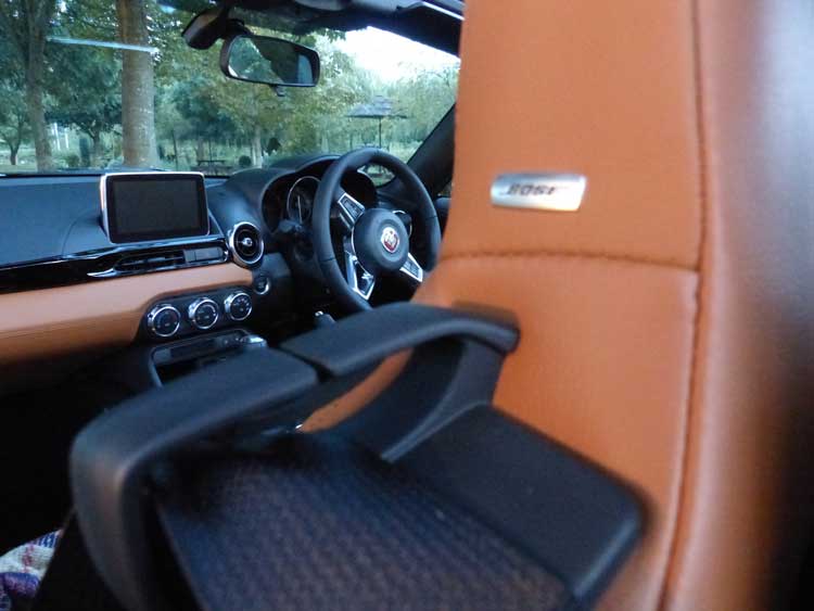 fiat-124spider-shot-by-gracie-opulanza-for-menstylefashion-8