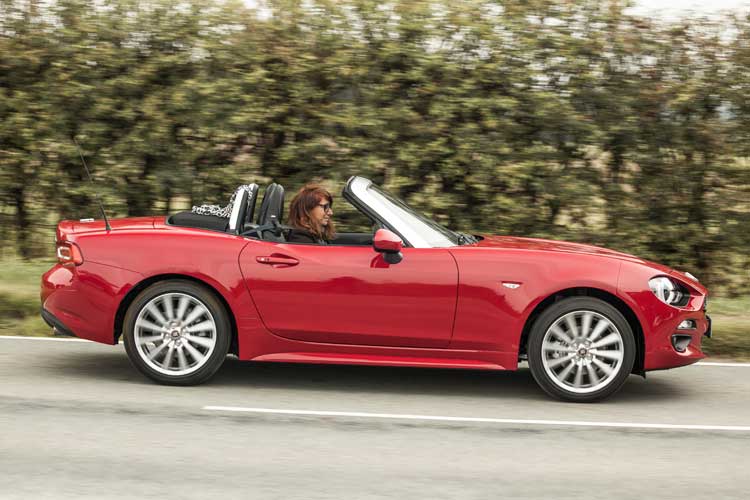 Fiat 124 Spider Lusso – Sporty Fun & Simple