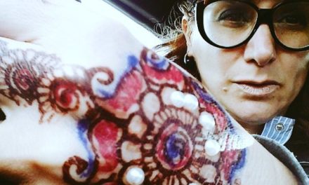 Wonderful Indonesia  – Colourful Henna Trends