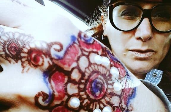 Wonderful Indonesia  – Colourful Henna Trends