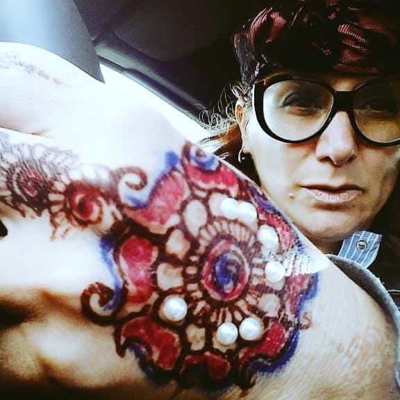 Wonderful Indonesia  – Colourful Henna Trends