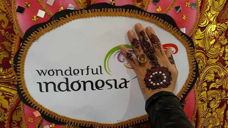 gracie-opulanza-wonderful-indonesia-henna-tattoo-2