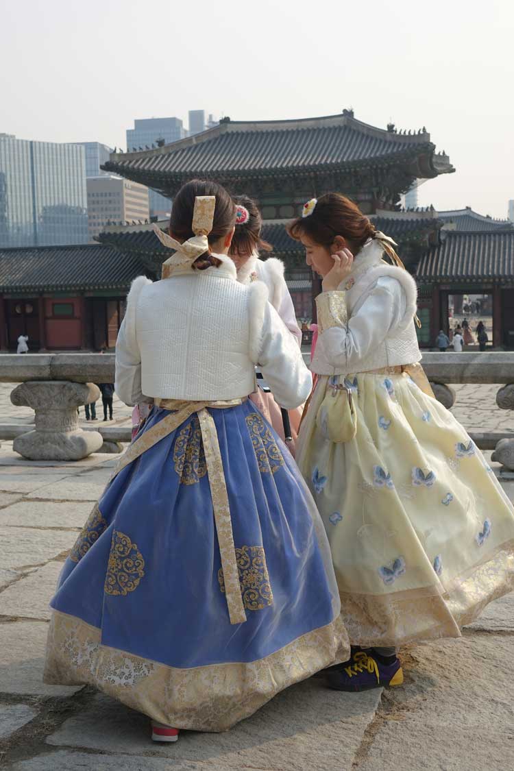 Seoul South Korea Fashion – apM Place & Jogyesa Temple