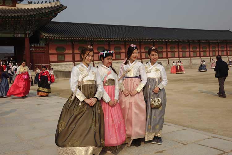 Seoul South Korea Fashion – apM Place & Jogyesa Temple