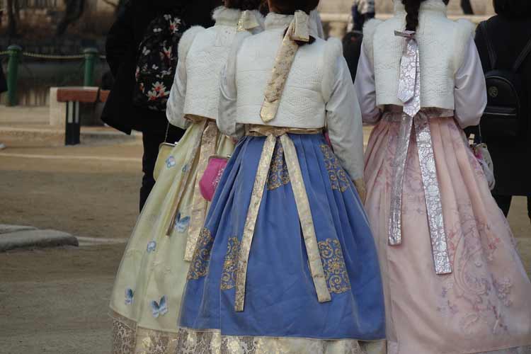 Seoul South Korea Fashion – apM Place & Jogyesa Temple