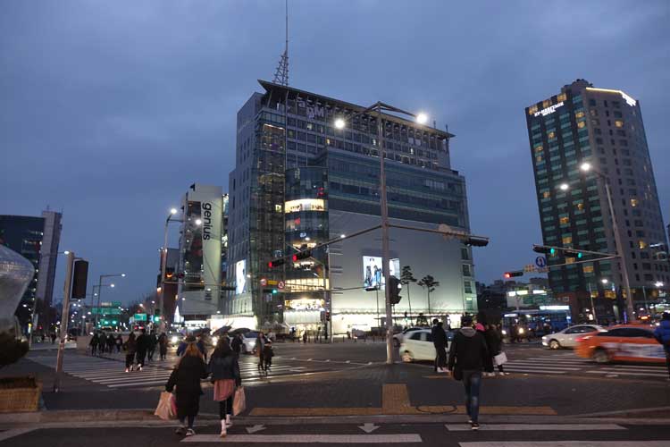 Seoul South Korea Fashion – apM Place & Jogyesa Temple