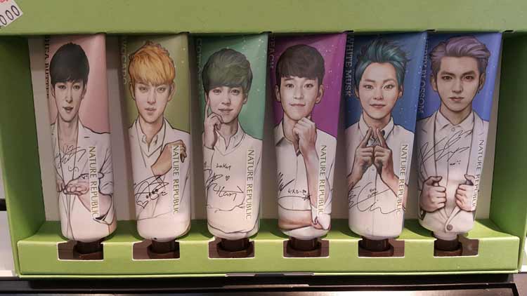 Seoul South Korea Fashion – apM Place & Jogyesa Temple