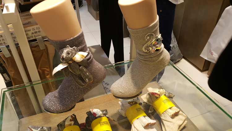 Seoul South Korea Fashion – apM Place & Jogyesa Temple