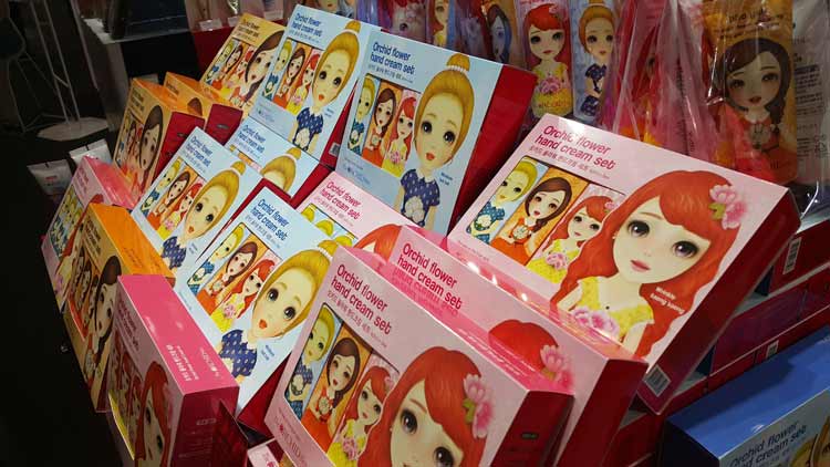 Seoul South Korea Fashion – apM Place & Jogyesa Temple