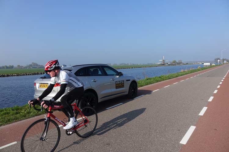 Jaguar F-PACE Model S - Luxury Family Car On 22 Inch Wheels