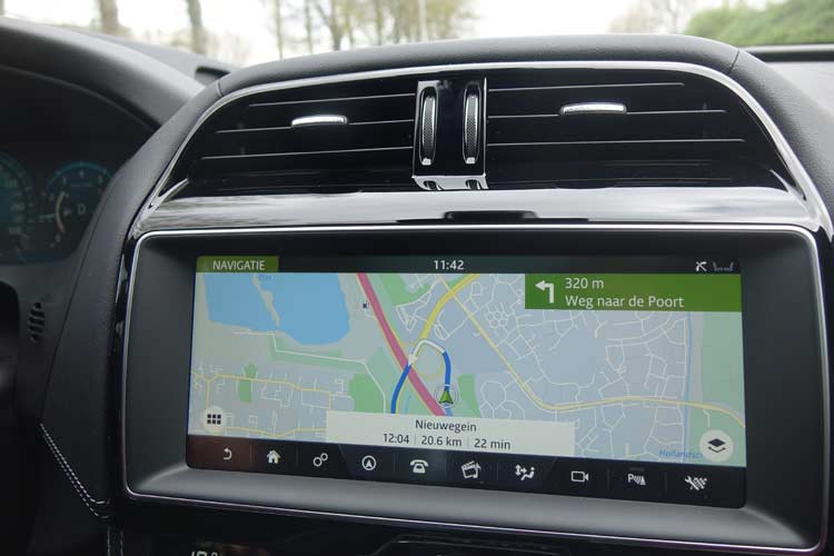 Jaguar F-PACE Model S - Luxury Family Car On 22 Inch Wheels