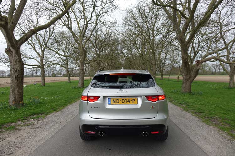 Jaguar F-PACE Model S &ndash; Luxury Family Car On 22 Inch Wheel