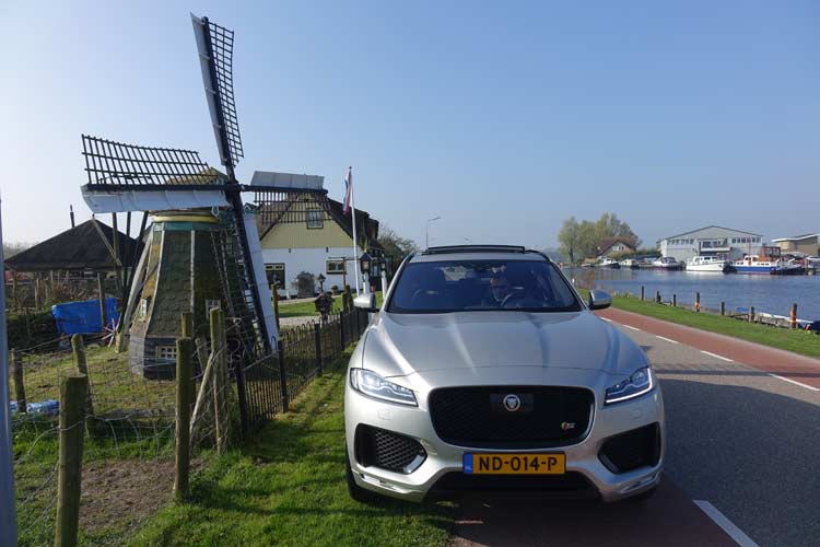 Jaguar F-PACE Model S - Luxury Family Car On 22 Inch Wheels