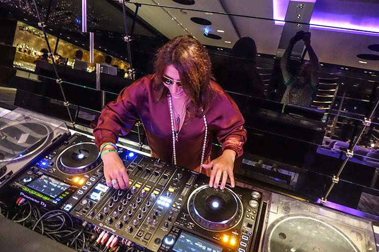 Country Road Australia - Luxury Travel Style Tips - W Bangkok - DJ Gracie