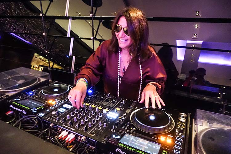 Country Road Australia - Luxury Travel Style Tips - W Bangkok - DJ Gracie