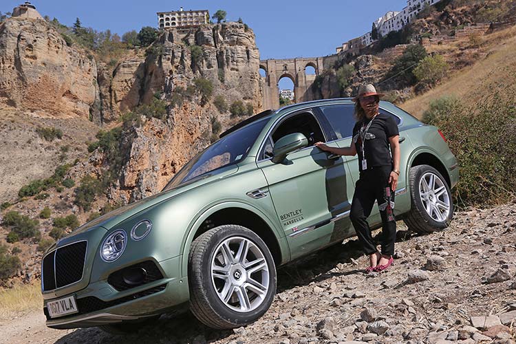 Bentley-Bentayga-Ronda-Marbella-Spain-MenStyleFashion-2017-Alpine-Green-(9)